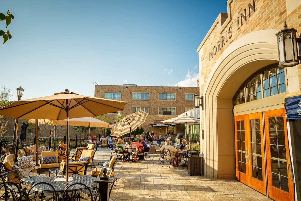 Açık havada yemek servisi