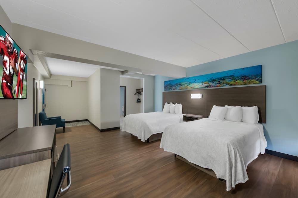 Red Roof PLUS+ & Suites Virginia Beach – Seaside