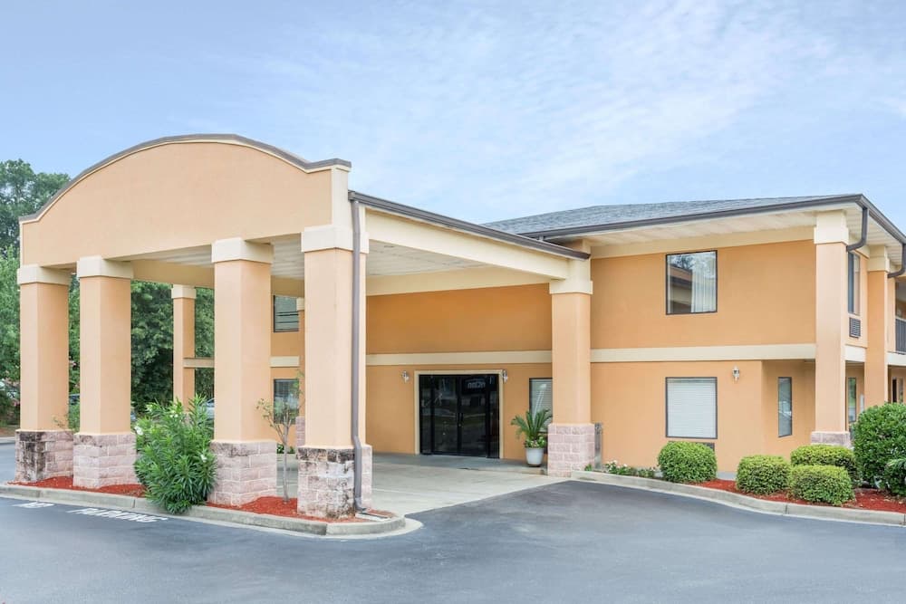 Days Inn by Wyndham Blythewood North Columbia
