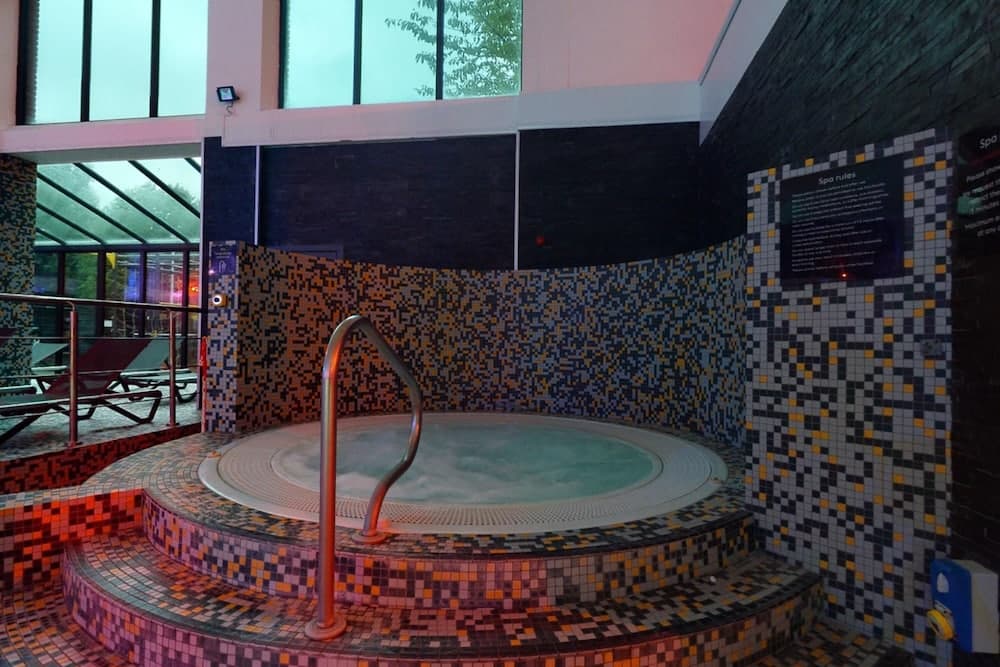 Kapalı spa küveti