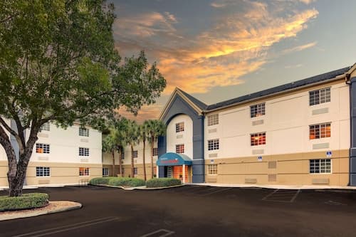 Sonesta Simply Suites Miami Airport Doral