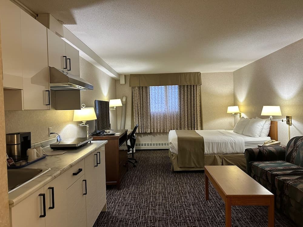 Coast Fort St. John Hotel