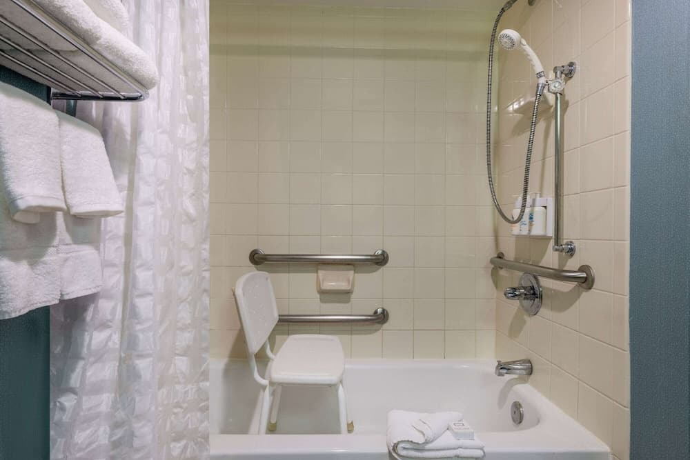 Engellilere uygun banyo