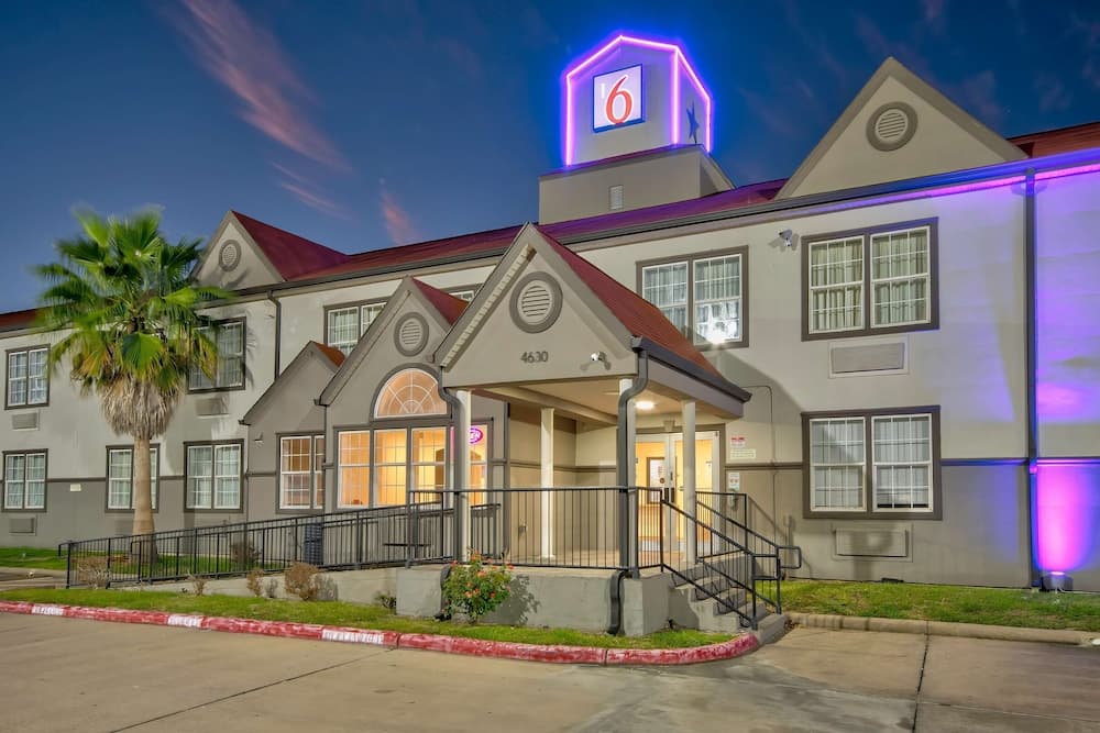 Motel 6 Stafford, TX – SW Houston - Sugarland