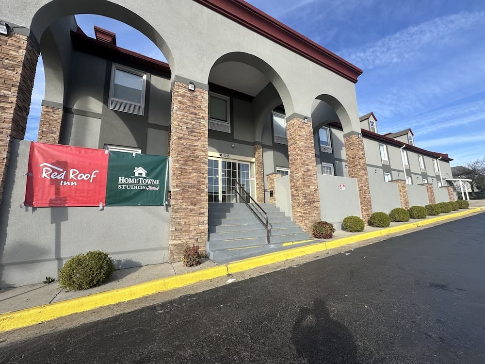 HomeTowne Studios by Red Roof Richmond, VA - W Broad St