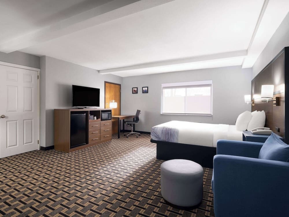 AmericInn by Wyndham Woodstock IL