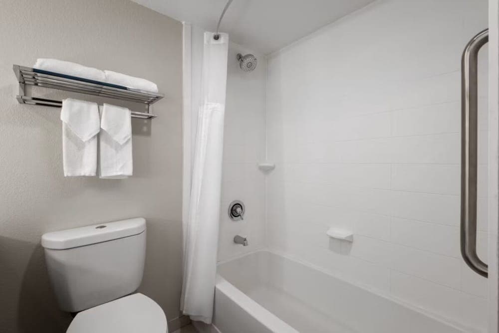 Holiday Inn & Suites Columbia NE - Ft Jackson Area by IHG