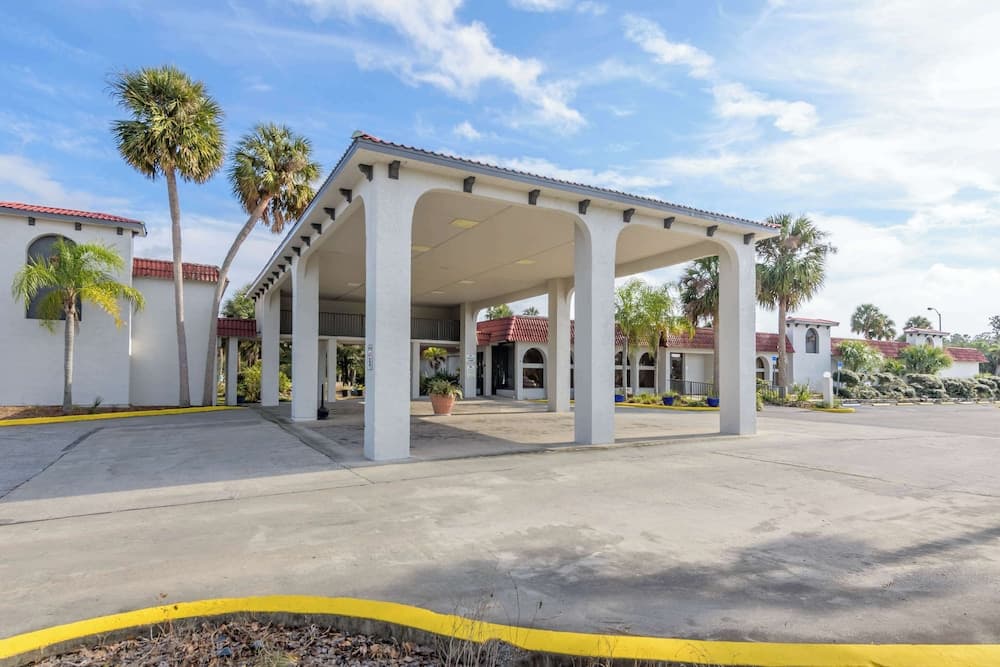 Motel 6 Spring Hill, FL - Weeki Wachee