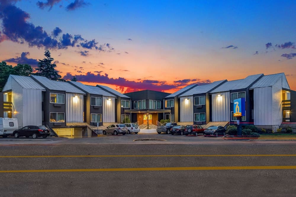 Studio 6 Portland, OR