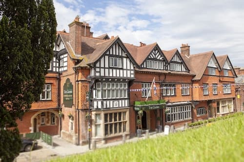 The Crown Manor House Hotel