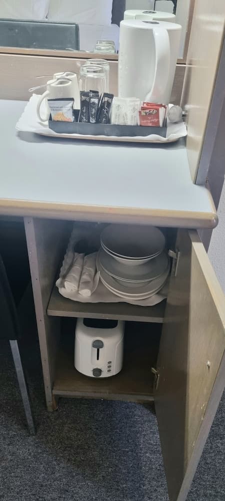 Odada yemek servisi