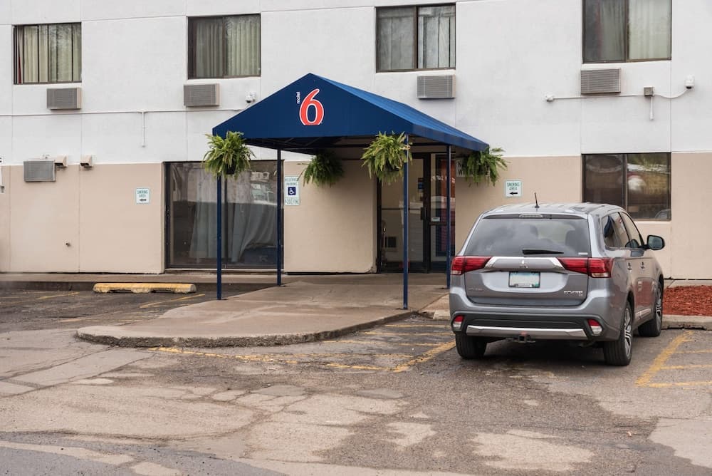 Motel 6 Saint Paul, MN - I-94