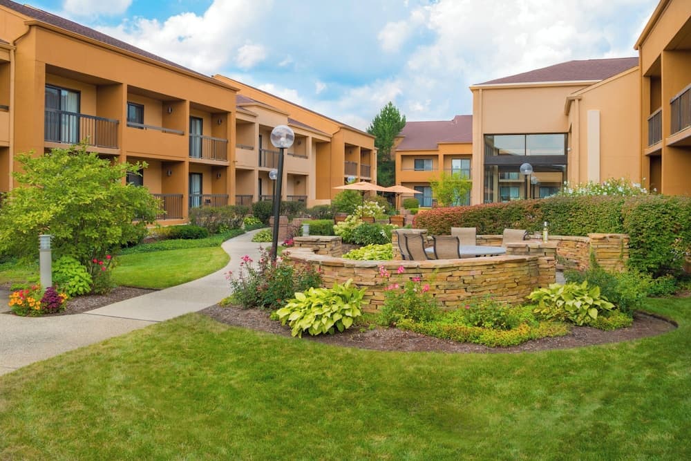 Courtyard by Marriott Chicago Deerfield