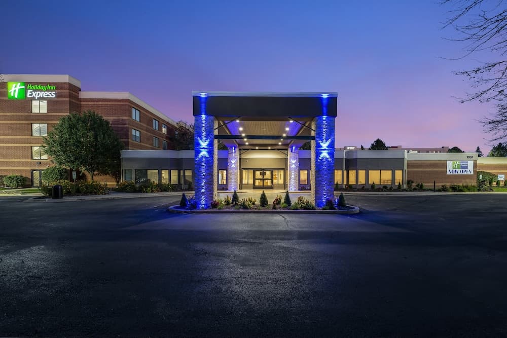 Holiday Inn Express Naperville by IHG
