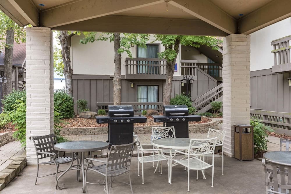 MainStay Suites Springfield South - Battlefield Rd