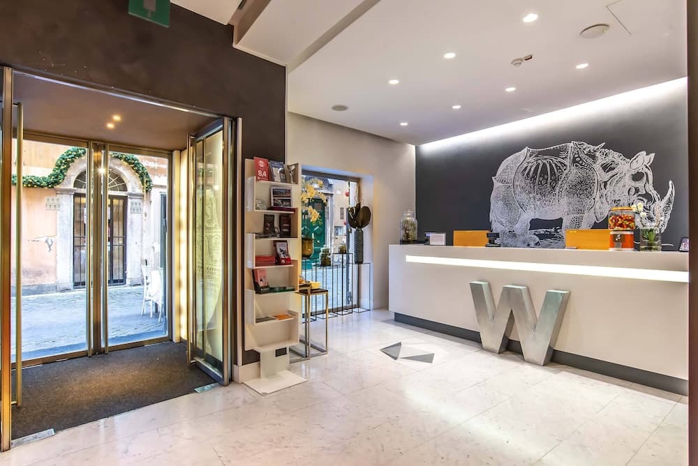 Hotel White