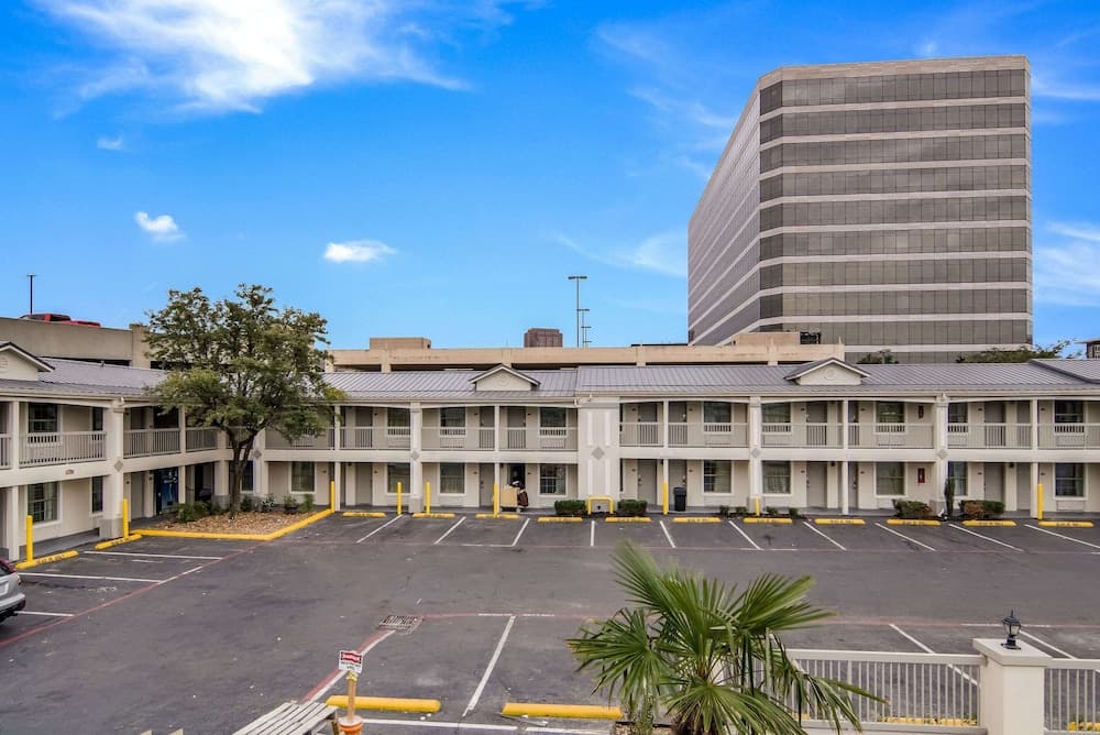 Quality Inn & Suites Dallas - Cityplace