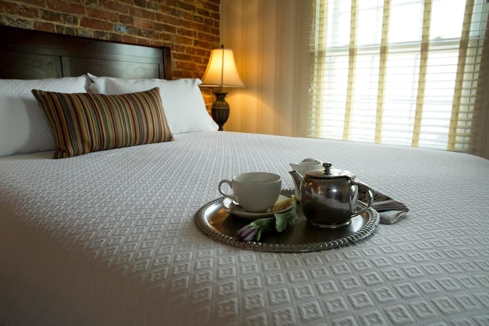 Penn's View Hotel