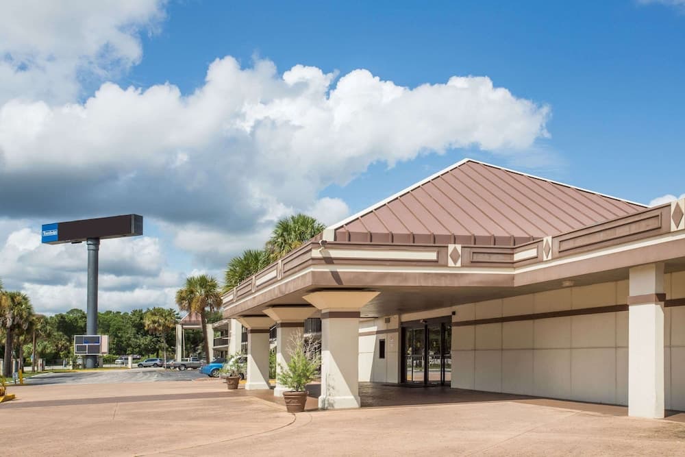Travelodge by Wyndham Deltona