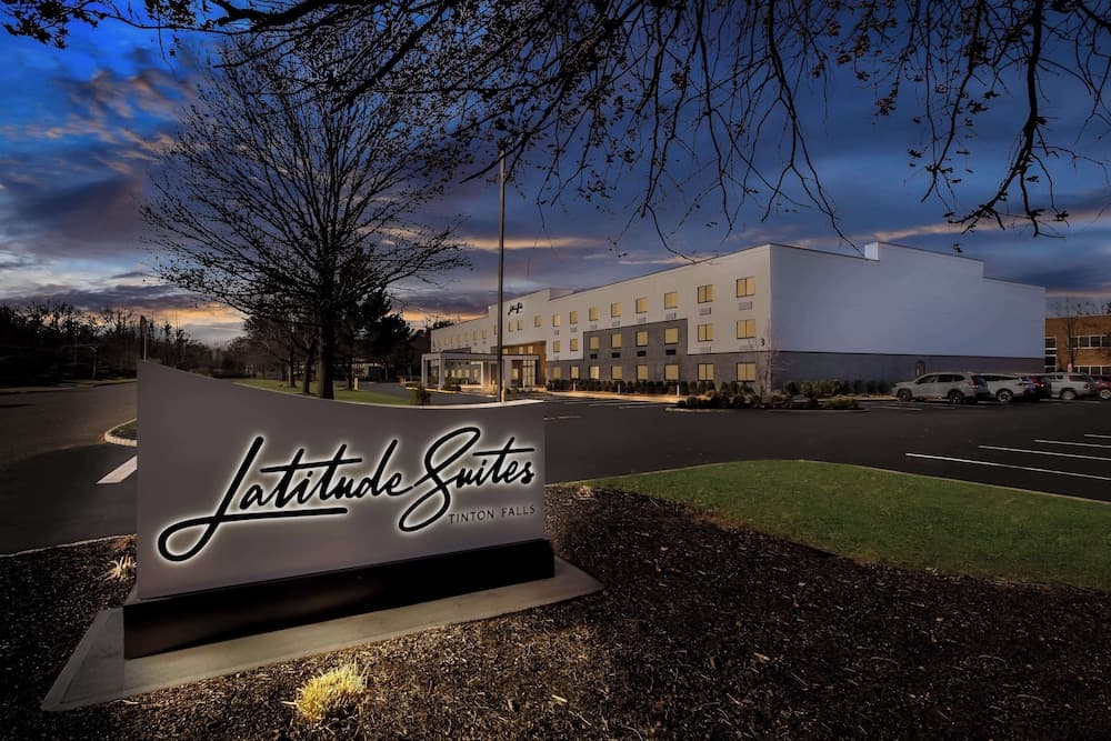 Latitude Suites Tinton Falls Eatontown/BW Premier Collection