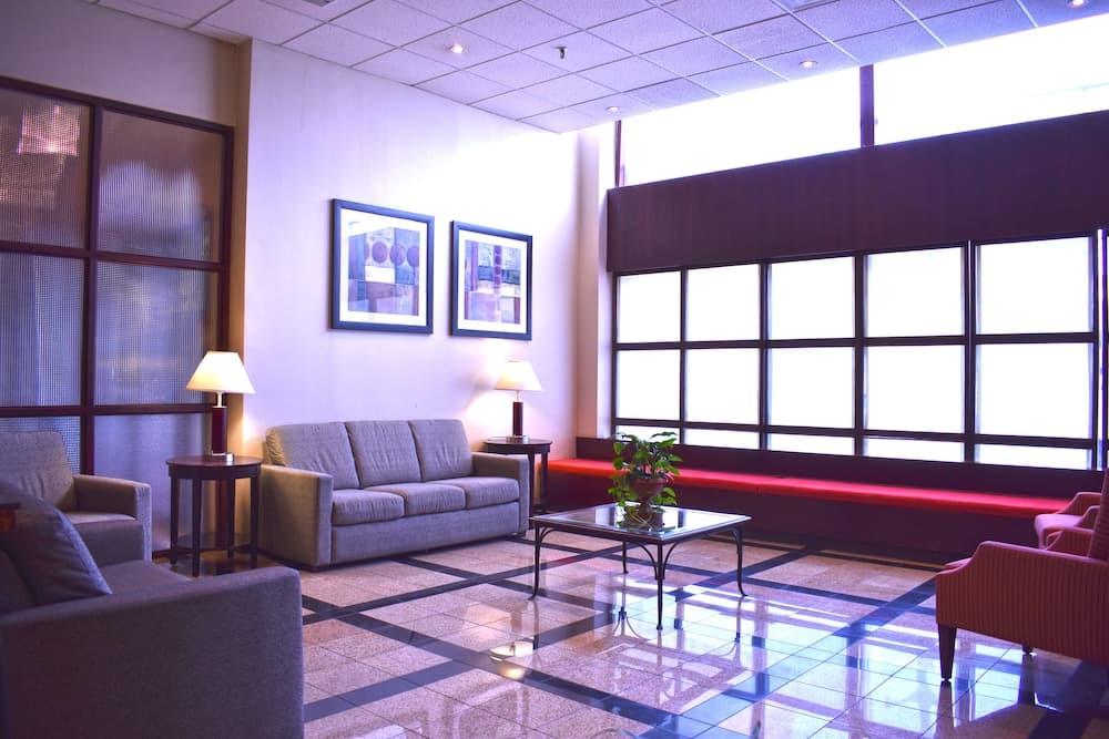 Hamilton Plaza Hotel & Conference Center