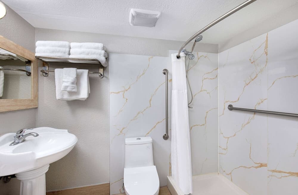 Engellilere uygun banyo