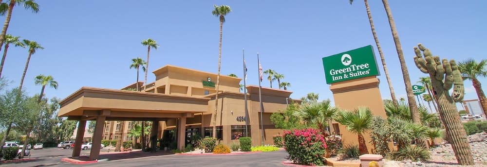 GreenTree Inn & Suites Phoenix Sky Harbor
