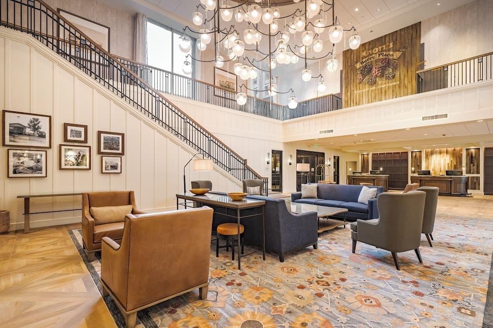 Knott's Hotel