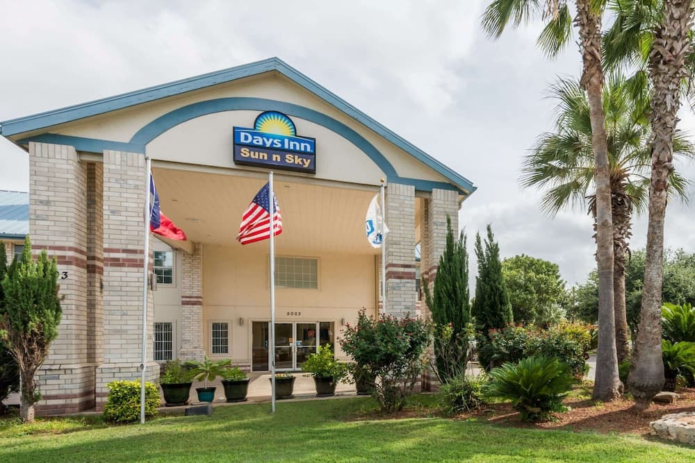 Days Inn by Wyndham San Antonio Southeast/Frost Bank Center