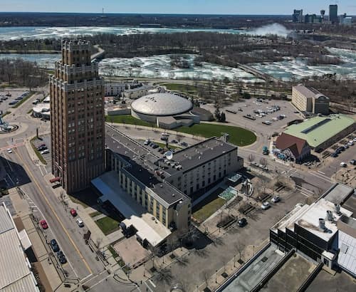 Quality Hotel & Suites At The Falls