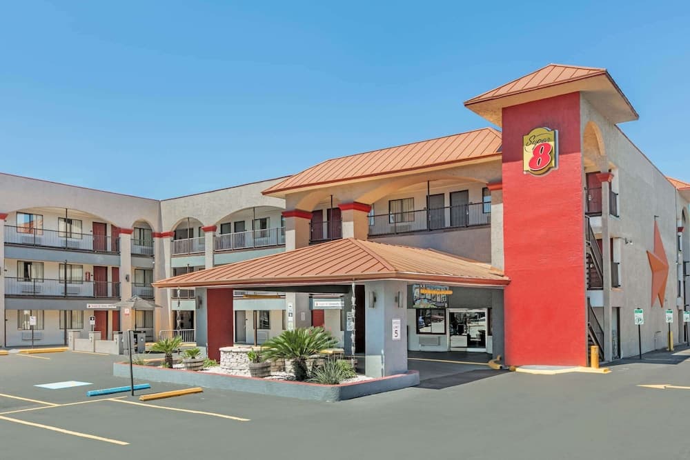 Super 8 by Wyndham Austin University/Downtown Area