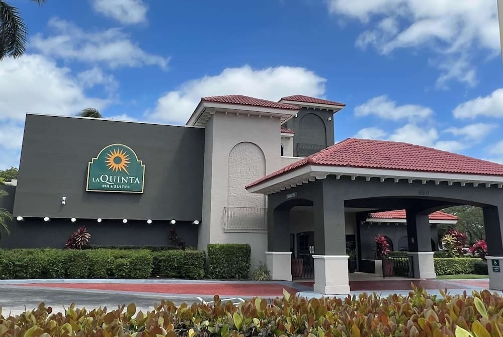 La Quinta Inn & Suites by Wyndham Ft Lauderdale Cypress Cr