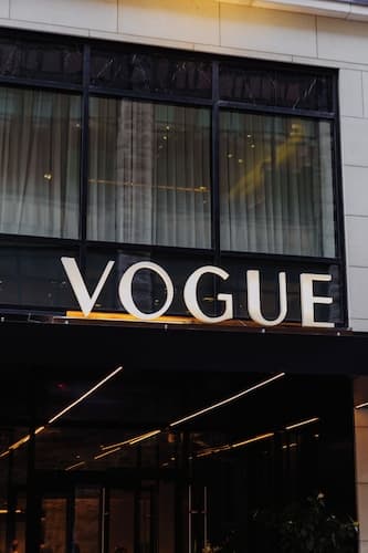 Vogue Hotel Montreal Downtown, Curio Collection by Hilton
