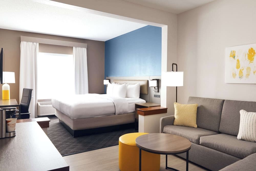 Comfort Suites Milwaukee Airport