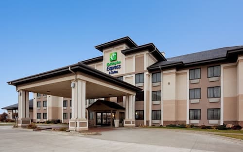 Holiday Inn Express & Suites Worthington by IHG