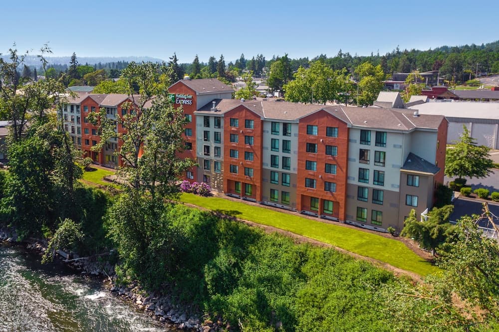 Holiday Inn Express Portland SE- Clackamas Area by IHG