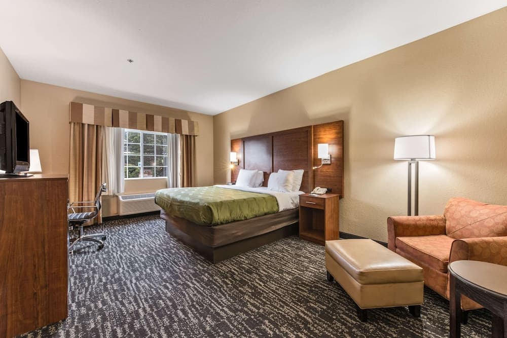 Quality Inn & Suites Hendersonville - Flat Rock