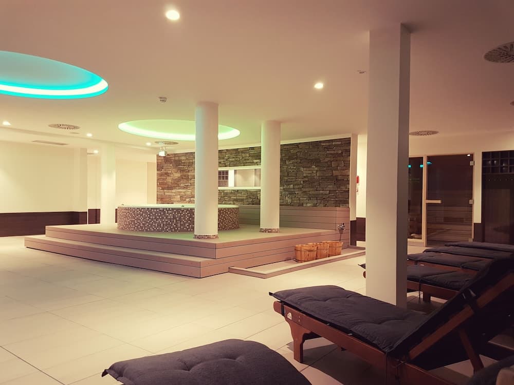 Kapalı spa küveti