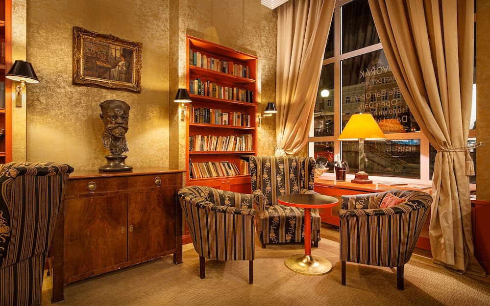 Lobi dinlenme salonu