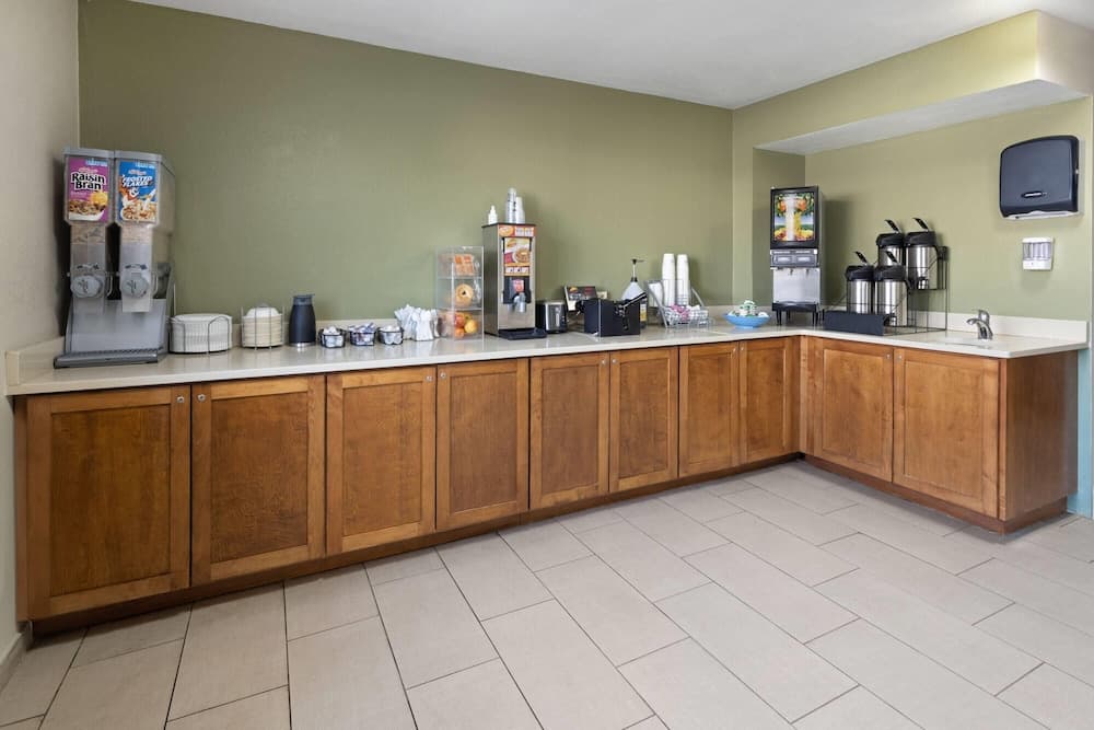 Super 8 by Wyndham Richmond Midlothian Turnpike