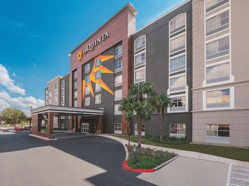 La Quinta Inn & Suites by Wyndham San Antonio Downtown