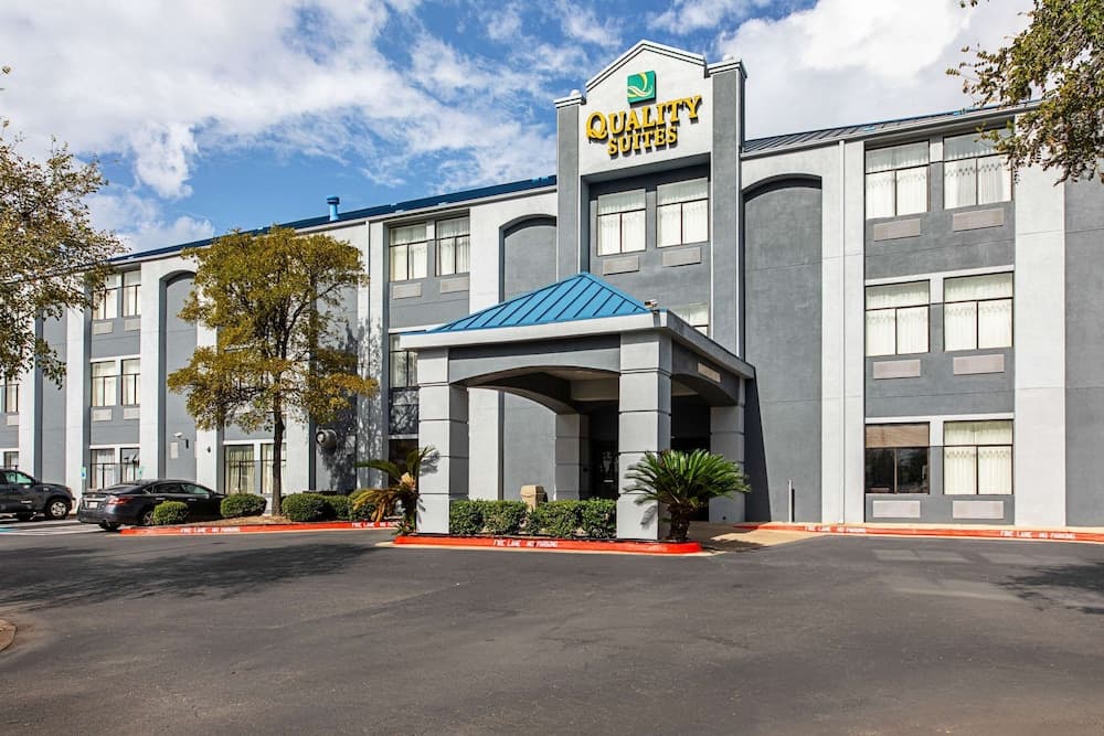 Quality Suites South