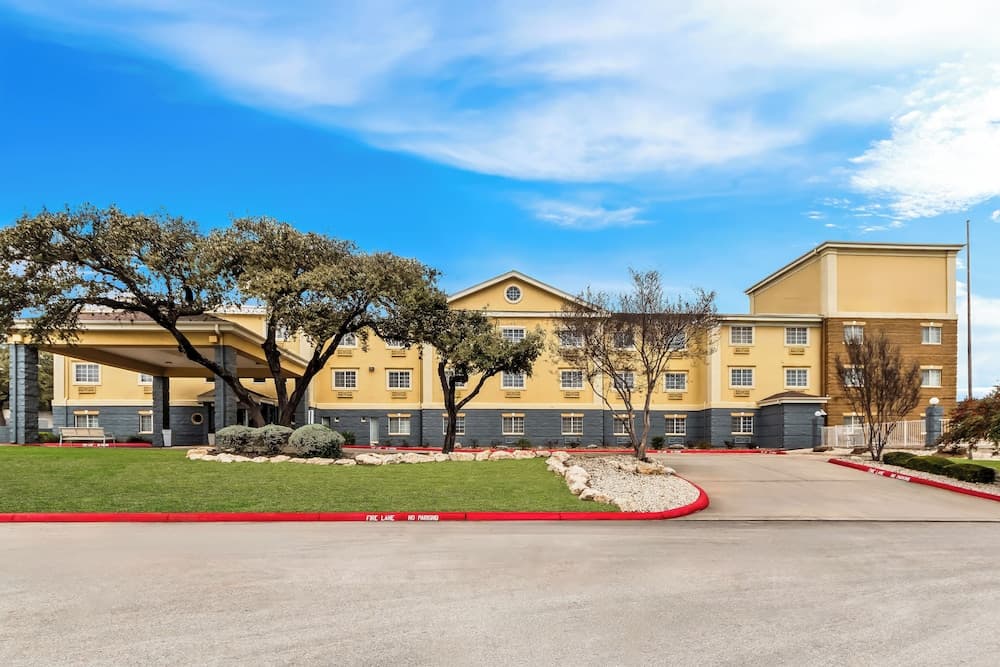 Quality Inn & Suites Airport North - Stone Oak