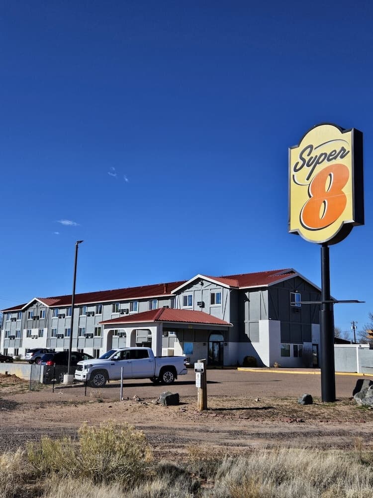 Super 8 by Wyndham Holbrook