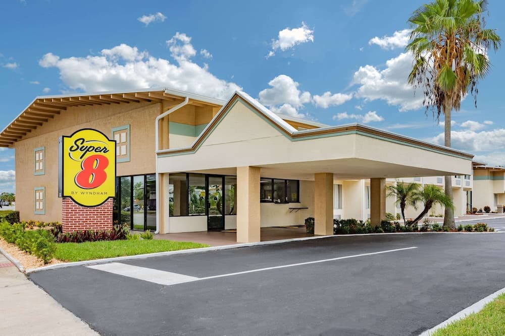 Super 8 by Wyndham Melbourne