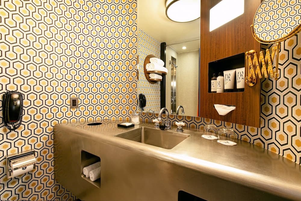 Engellilere uygun banyo