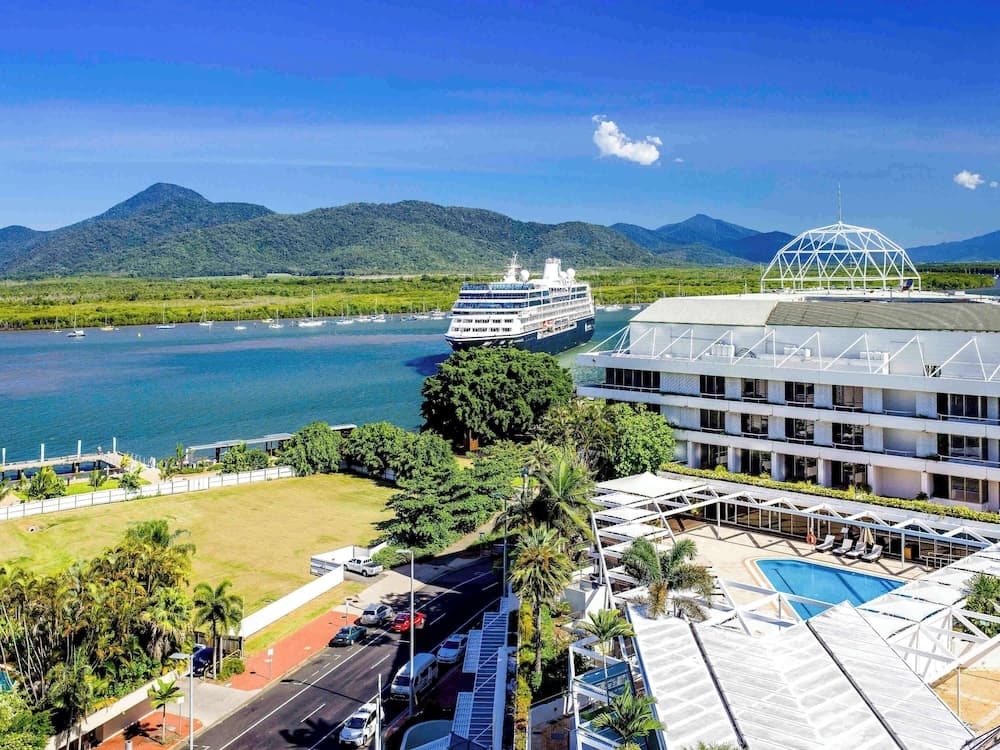 Pullman Reef Hotel Casino