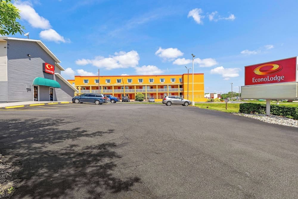 Econo Lodge Akron Copley Northwest