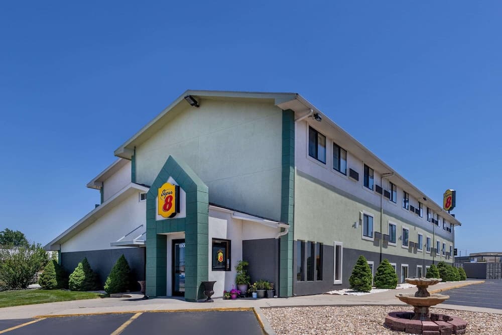 Super 8 by Wyndham Kansas City at Barry Road/Airport