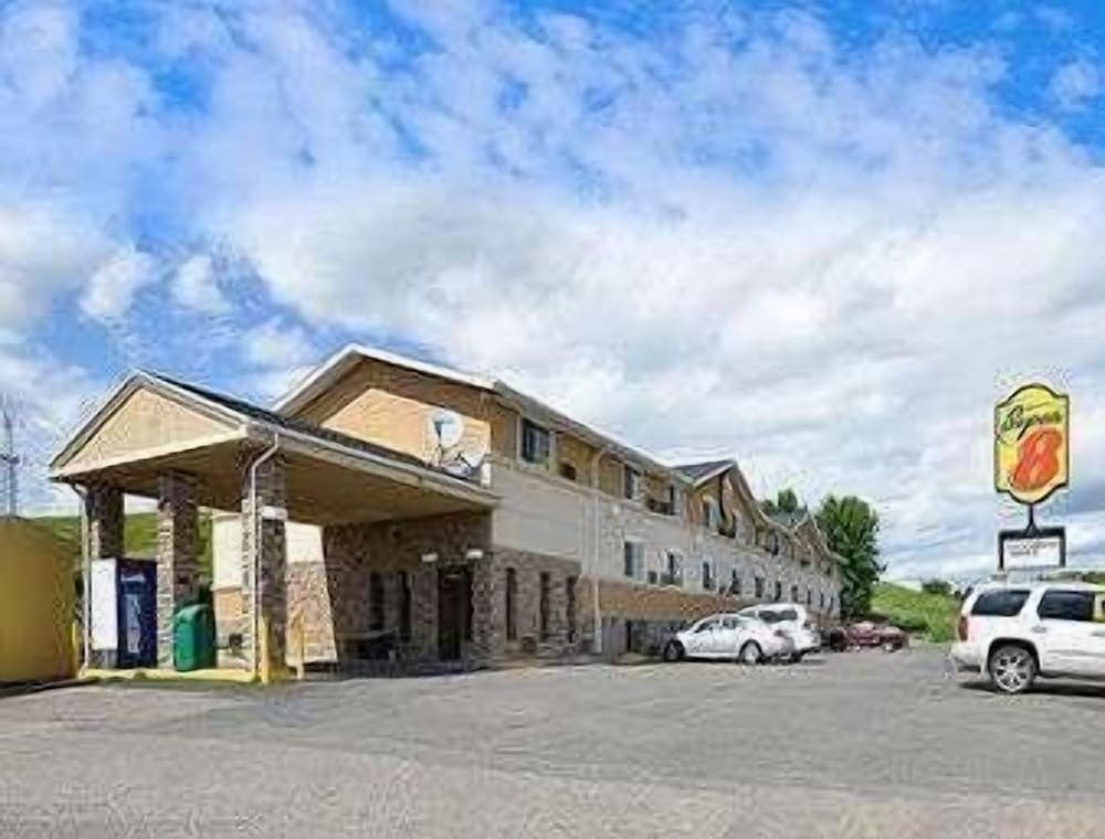 Super 8 by Wyndham Minot Airport